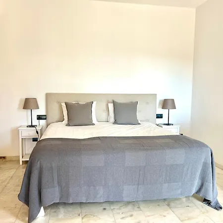 Casa Con Piscina Privada Y Vistas Al Mar Cerca De Sa Riera بيت للعطل *